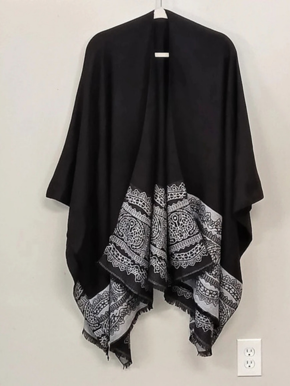 Pretty Persuasions Lightweight Black White Paisley Fringe Shawl Poncho Wrap OS